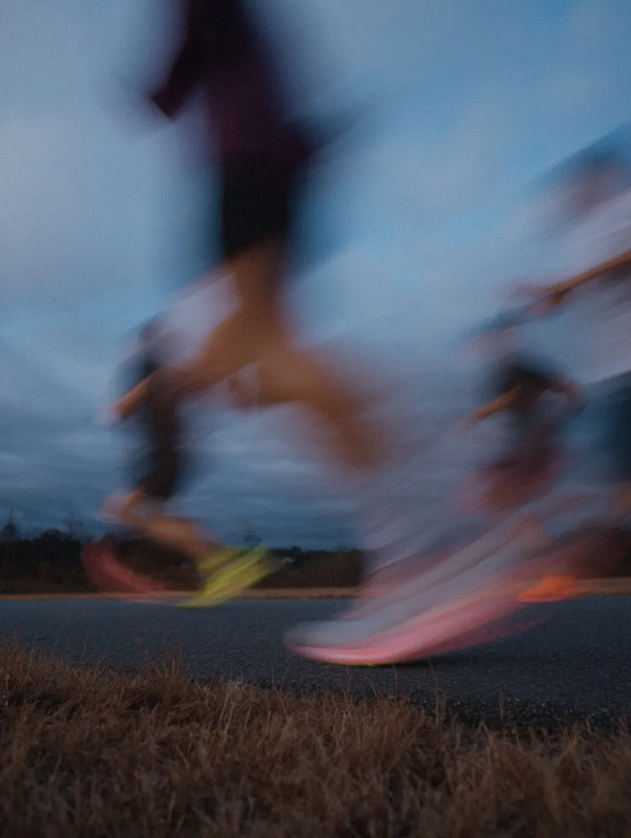 Biber Running Crew running through nighttime Vienna
